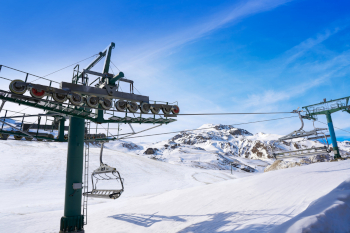 Montañas nevadas en Formigal, destino de esquí en Huesca