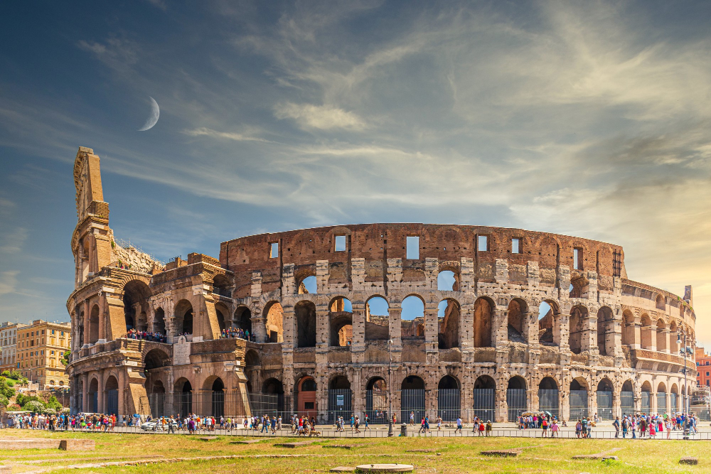 Coliseo Romano, una de las 7 Maravillas del Mundo Moderno y símbolo histórico de Roma